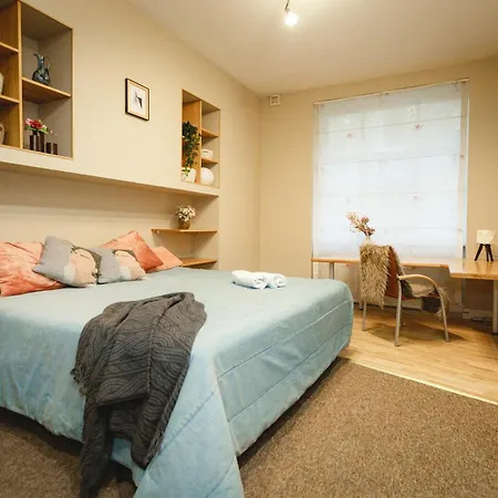 Families & Groups 4 Bedrooms 6 Guests 아파트 리가