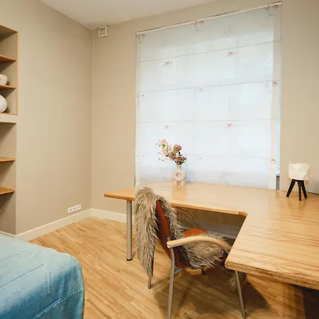 Families & Groups 4 Bedrooms 6 Guests דירה *