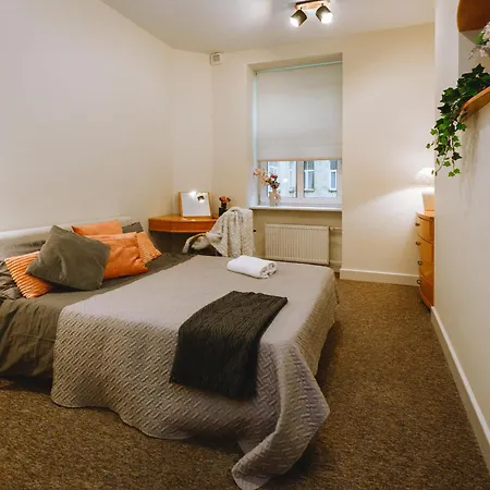 דירה Families & Groups 4 Bedrooms 6 Guests *