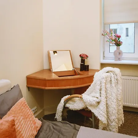 Families & Groups 4 Bedrooms 6 Guests *